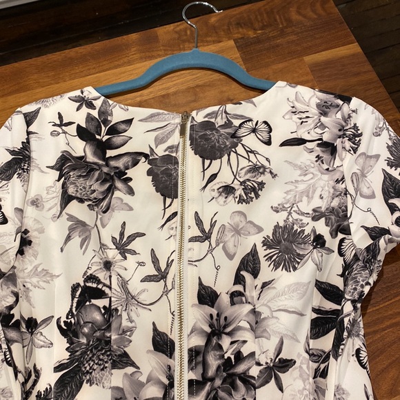 Suzy Shier Medium Flowered Dress NWT - Picture 4 of 5